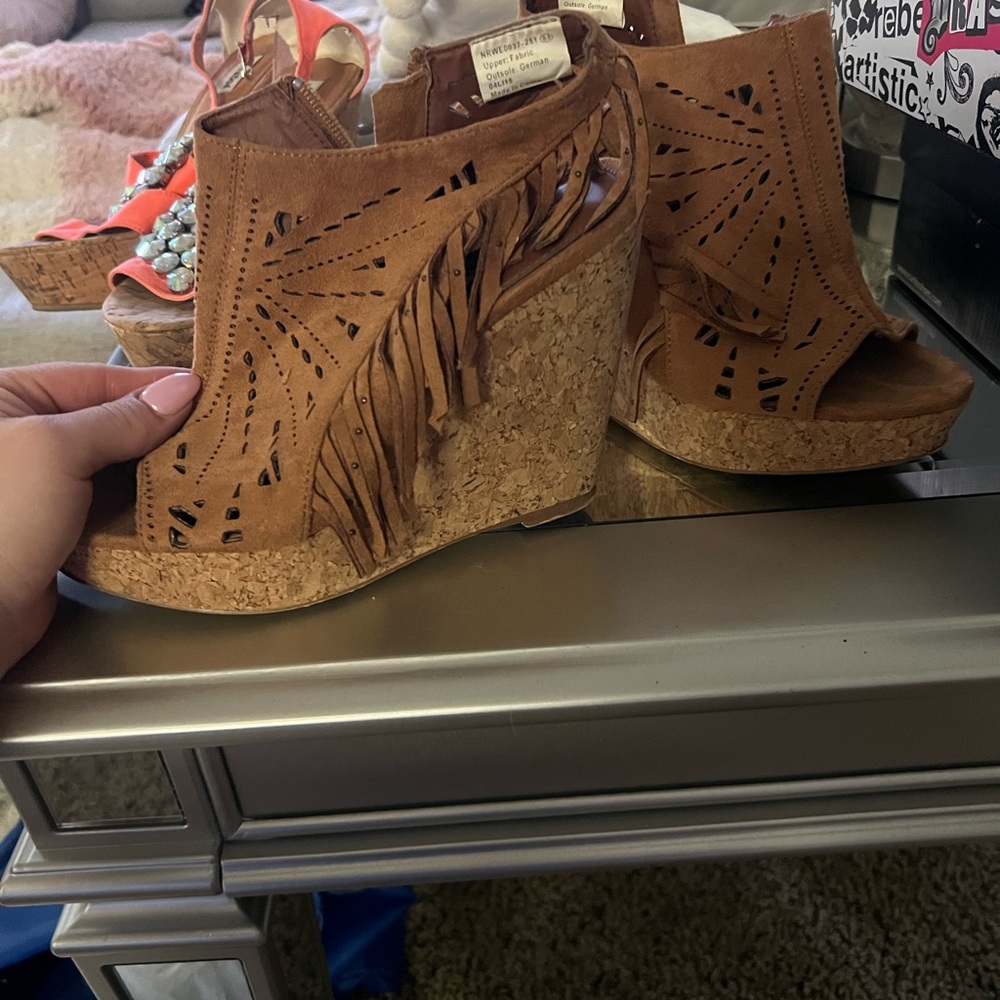 Fringe cognac platform sandals from the buckle. Smoke and pet free home